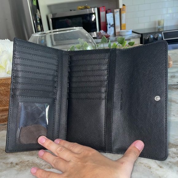 Brand new Michael Kors wallet - Picture 3 of 6